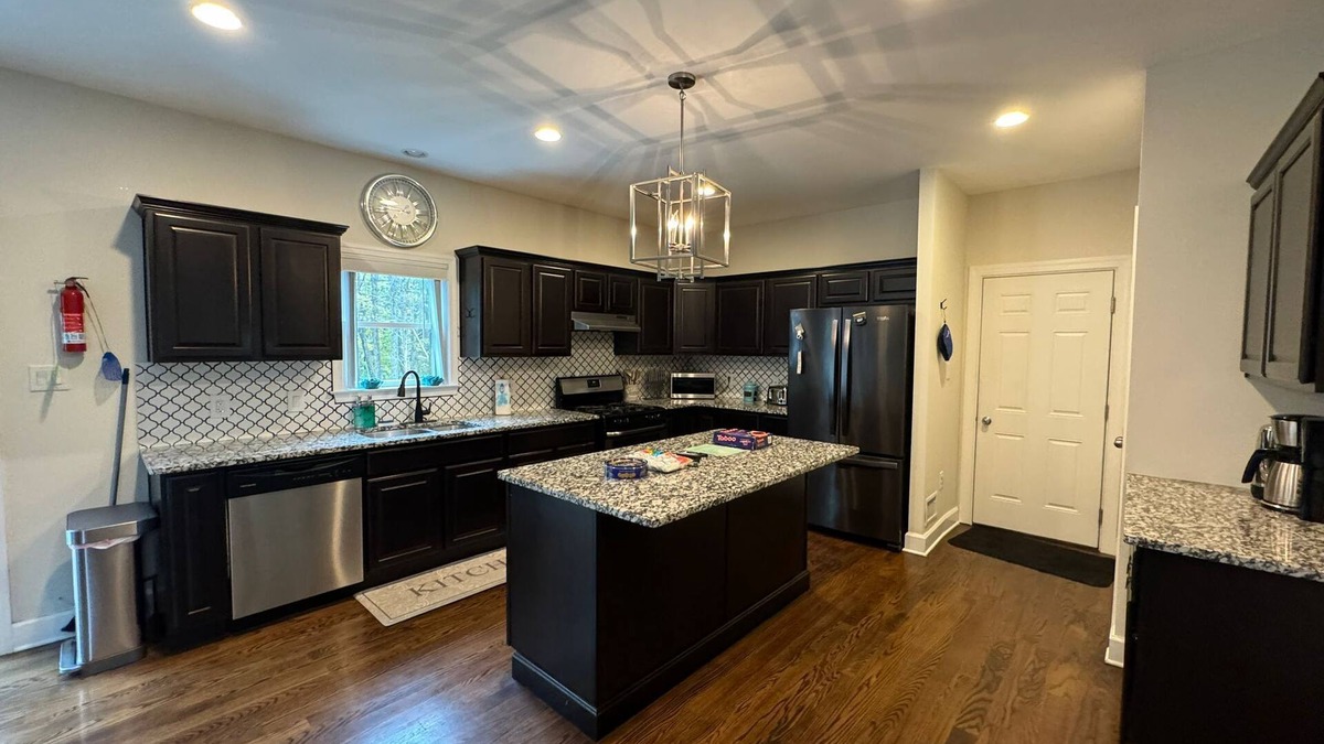 Belle Mead House | Forest Wonderland Sanctuary-Private, Gourmet Kitchen, Fire-pit and Jacuzzi tub