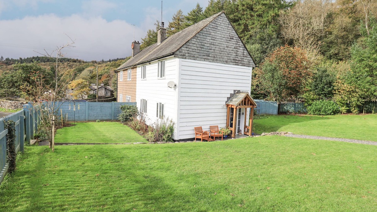 Satterthwaite Cottage | FORESTERS COTTAGE, pet friendly, with open fire in Hawkshead