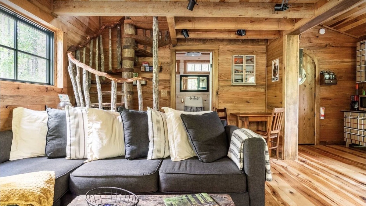 Adairsville Cabin | FoResTree House- Peaceful Luxury Treehouse Hot tub