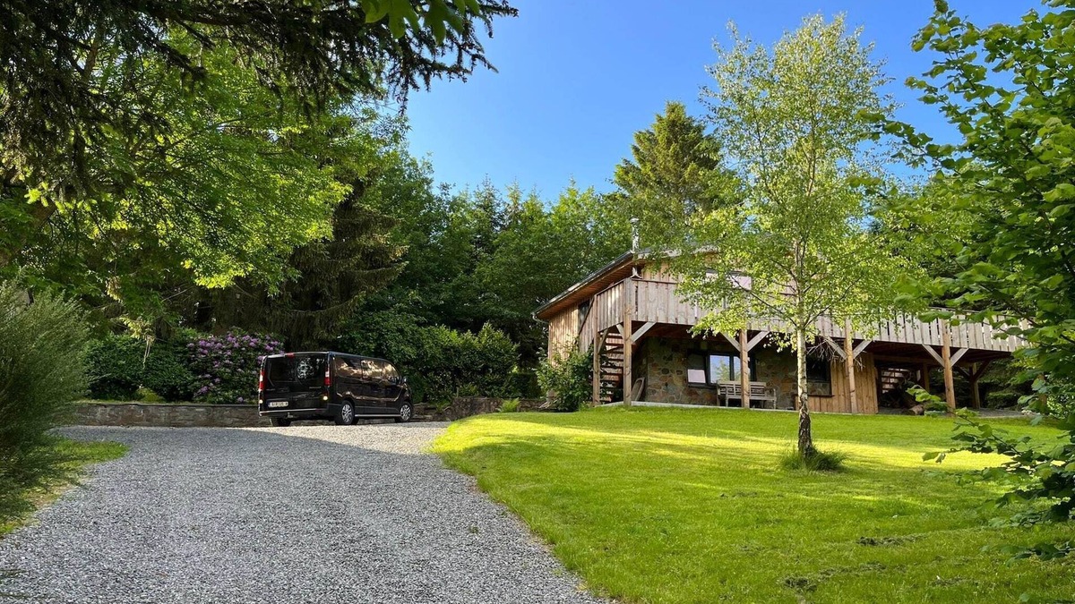 Nisramont House | Forestside Escape near Lake