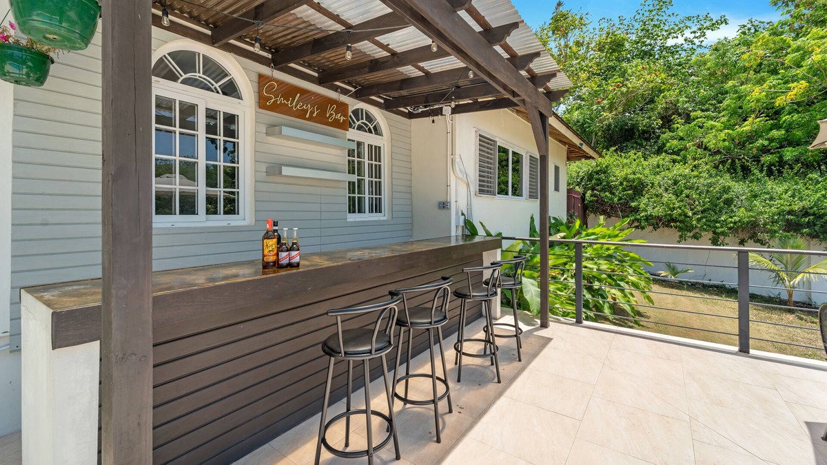 Runaway Bay Villa | 🏝️ Forever Summer | Gorgeous 4BDR Villa w/Pool - Panoramic Views
