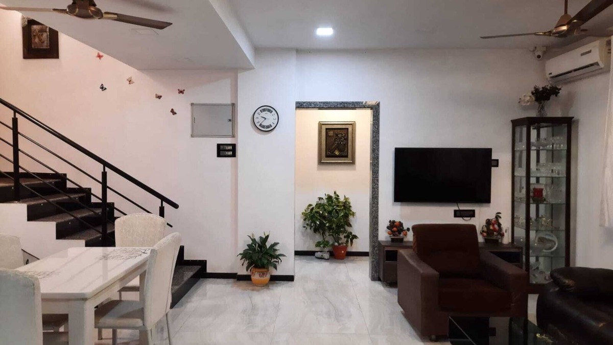 Uttan House | Forget your worries in this spacious and serene space.