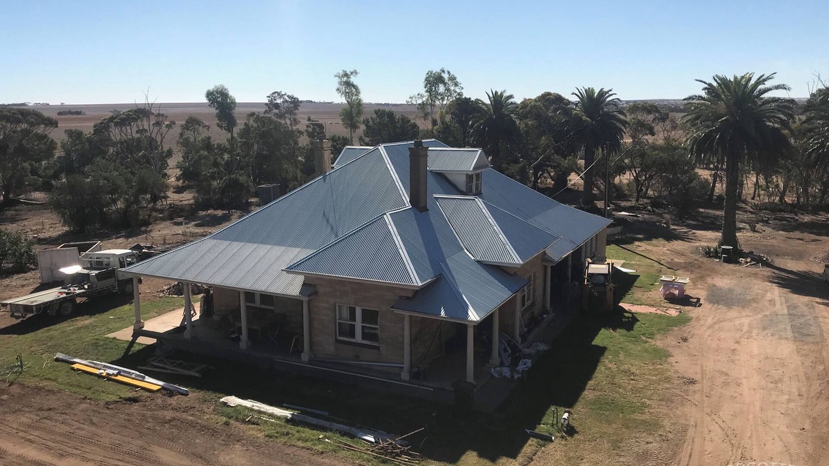Yorke Valley Other | Forgotten Paddock Farmstay. Two bedrooms, a bathroom plus a lounge/dining room.
