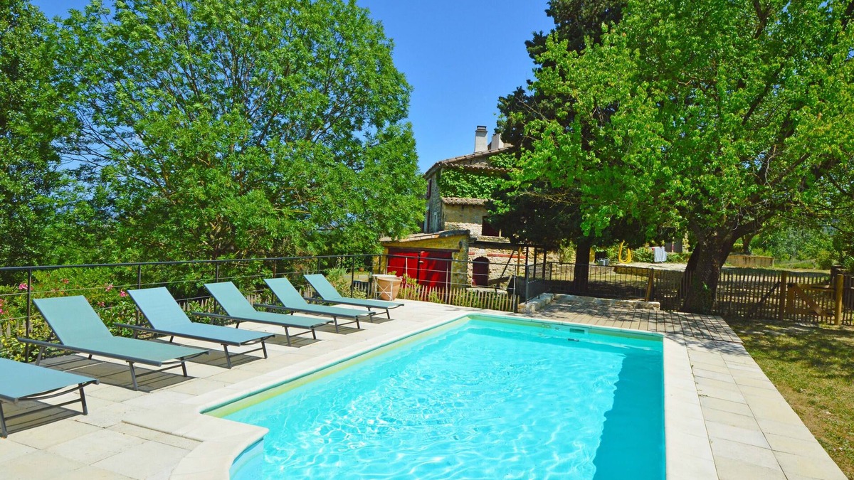 Viviers House | Former Ardèchoise farmhouse 12/14p 6 bdrms Private heated swimming pool not overlooked