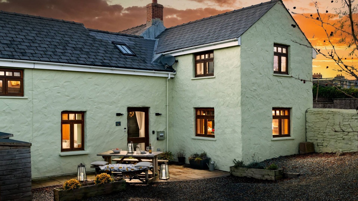 Neyland Cottage | Former Barn in quiet hamlet in Pembrokeshire