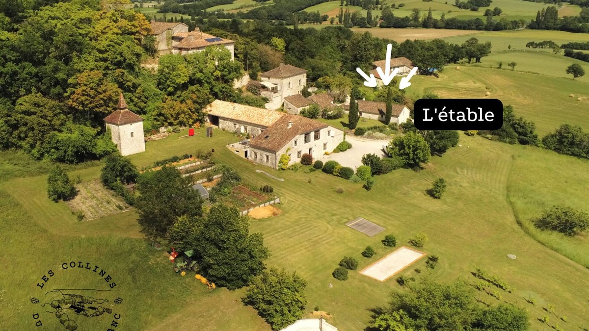 Lendou-en-Quercy House | Former cowshed on a magnificent 15-hectare estate