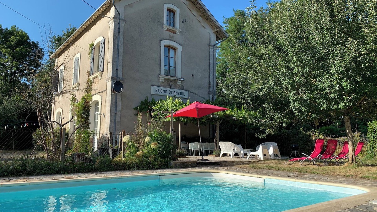 Panissac House | Former French railway station with private swimming pool and WIFI