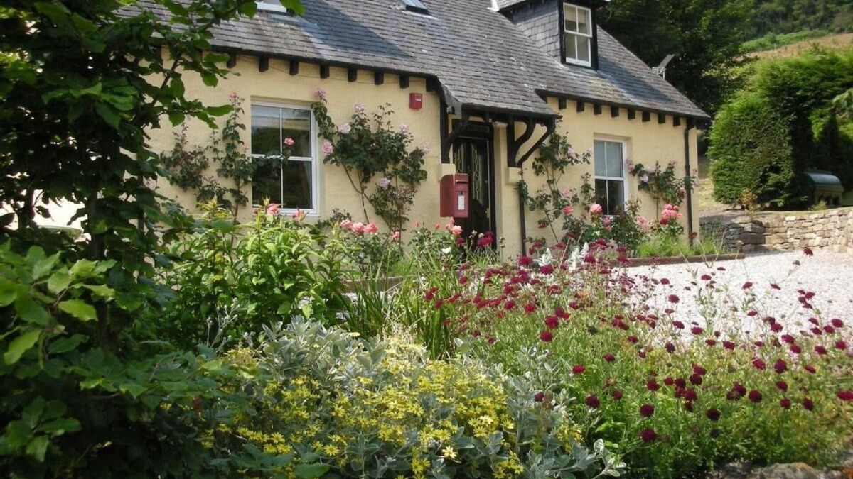 Dingwall Cottage | Former Lodge House to Swordale Castle