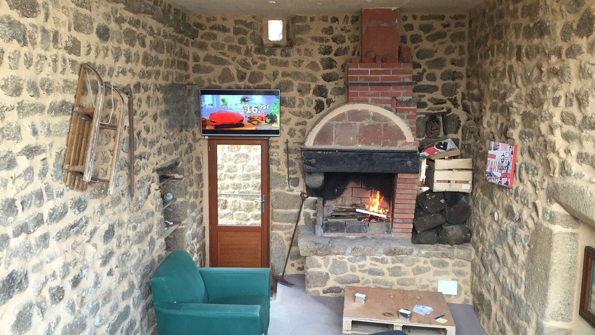 Preaux House | FORMER RENOVATED GOAT FARMHOUSE . LARGE DORMITORY ON THE FLOOR . ATYPICAL HOUSE