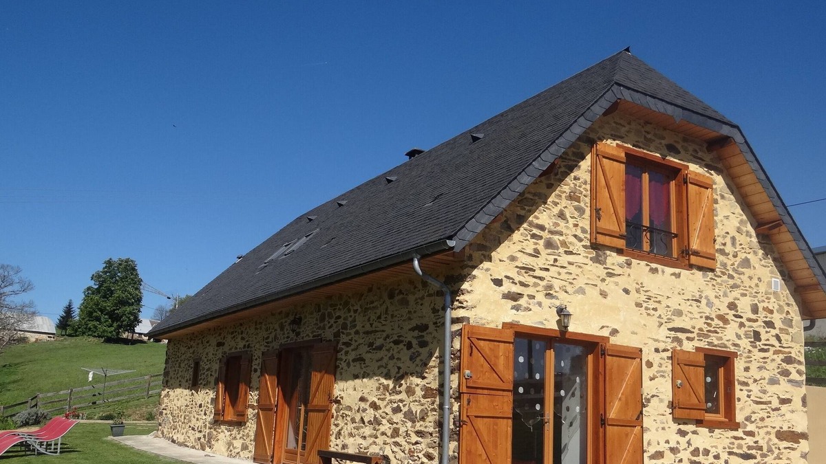 Astugue House | Former sheepfold renovated with beautiful view of the Pyrenees ideal for the family