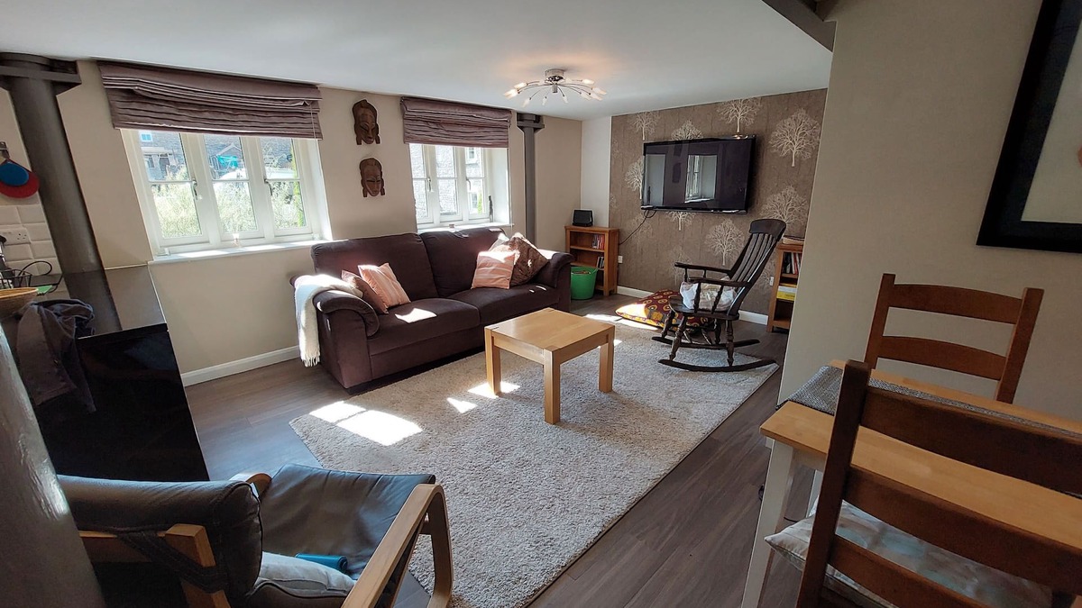 Ashwick Apartment | Former showhome with indoor pool & gym