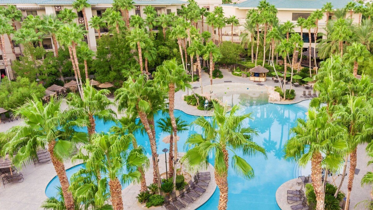 Las Vegas Condo | Formula 1 Full Amenity Condo on the Strip!