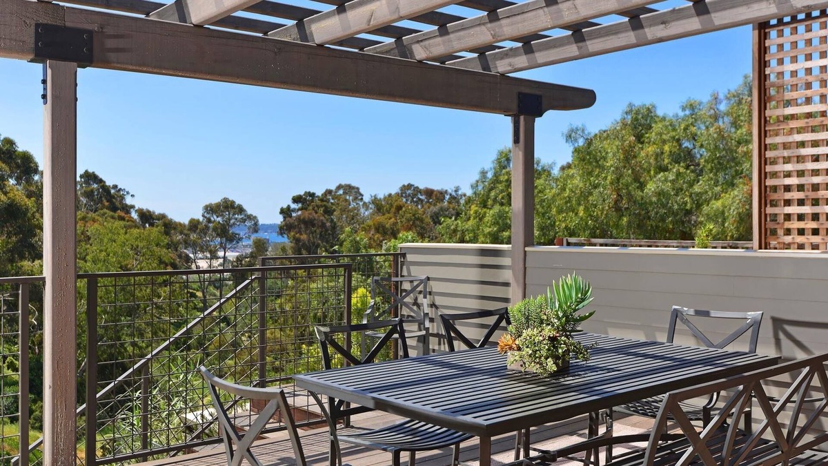 Mission Hills House | FORT 1 Craftsman on the Woods - Quiet, Restful Hideaway Centrally Located