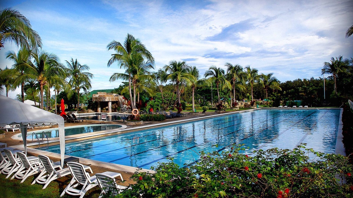 Laoag Resort | Fort Ilocandia Resort Hotel