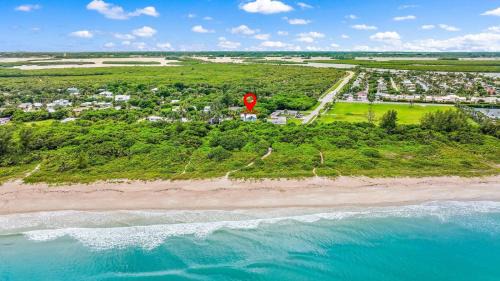Fort Pierce Shores Villa | Fort Pierce Coastal Escape 2BD,2BA - Walk to Ocean