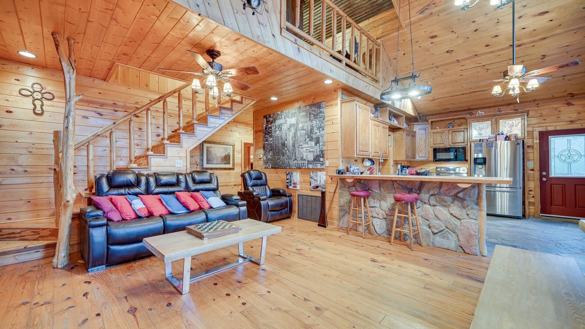 Fort Towson Cabin | Fort Towson Cabin < 1 Block to Raymond Gary Lake