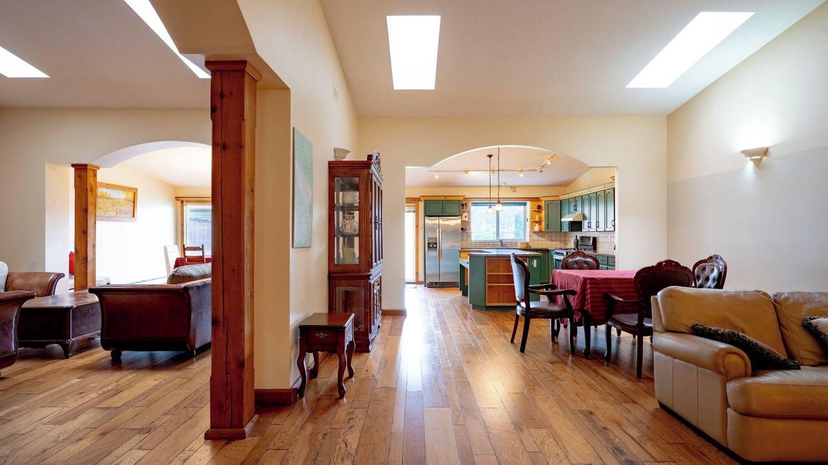 Langley House | Fort Wine Manor: 10 Guest Rental Home
