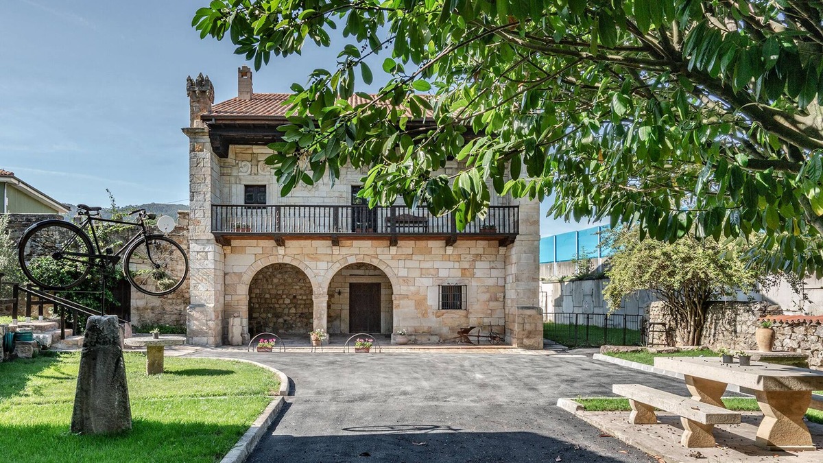 Los Corrales de Buelna House | FORTBIKE SAN MATEO FRIENDLY HOLIDAY HOUSE WITH BIKE AND TRIATLON