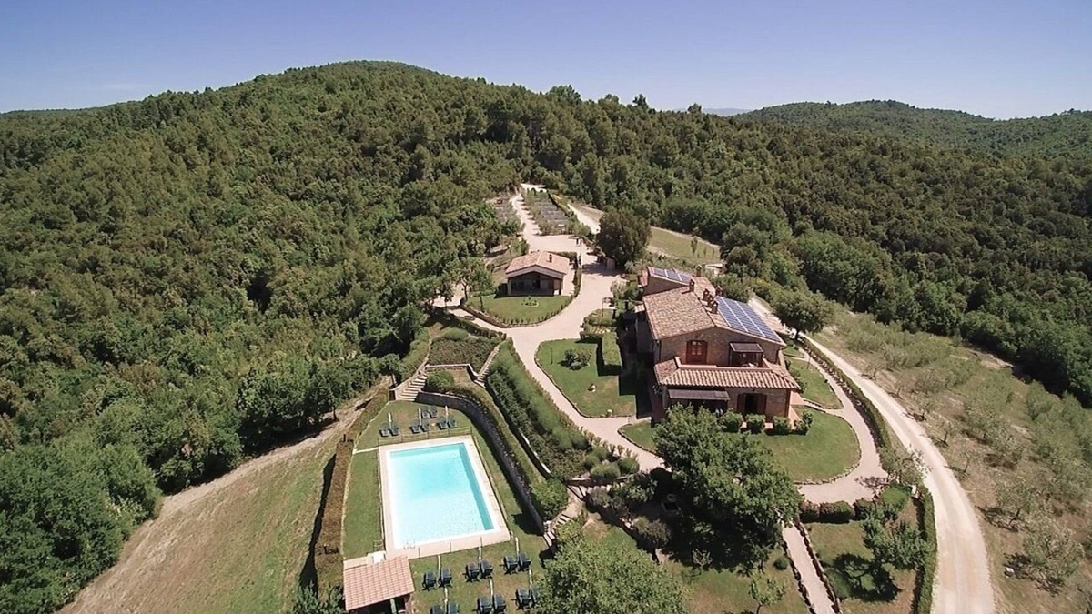 Gualdo Cattaneo Apartment | Forte Sorgnano | Farmhouse with pool