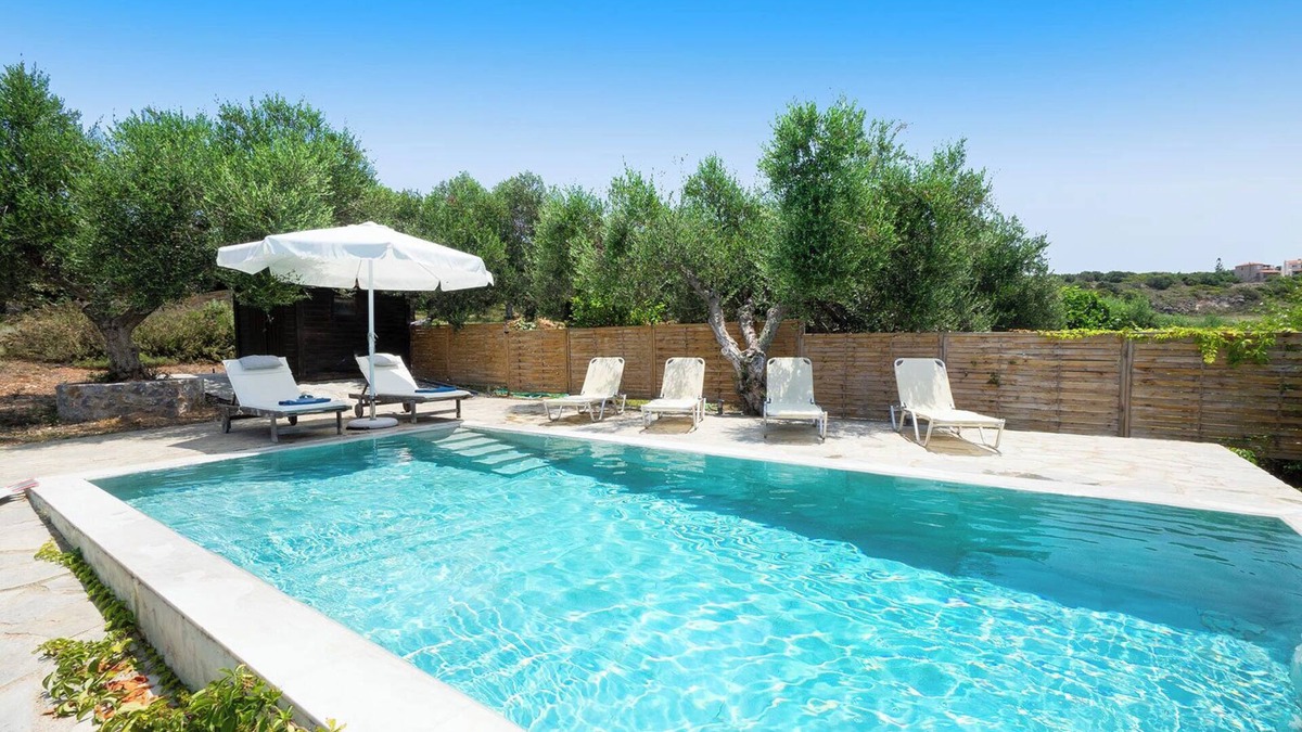 Chorafakia Villa | Fortino Villa, 1 BD and attic, pool, near the sand