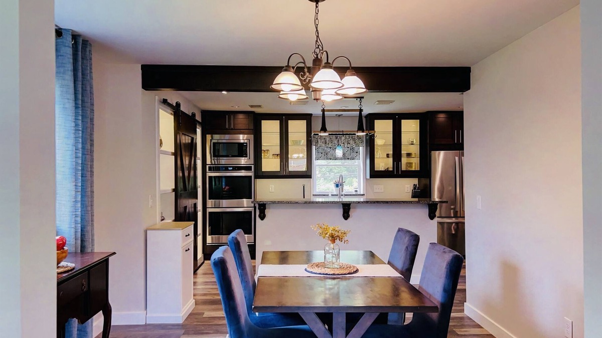 Radcliff House | Fortside Comfort~3 BR~Gourmet Kitchen~Pet Friendly