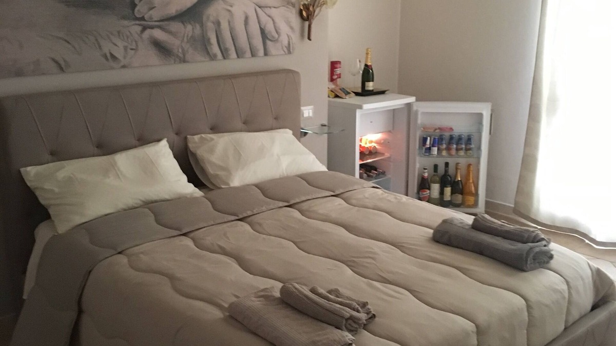 Mazara del Vallo Villa | "FORTUNA" Luxury double room in prestigious Villa with shared pool.