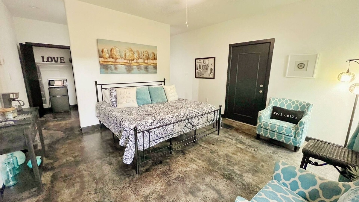 Lincoln Park Villa | Fortunata Winery Villa #4, Stylish Retreat for Two