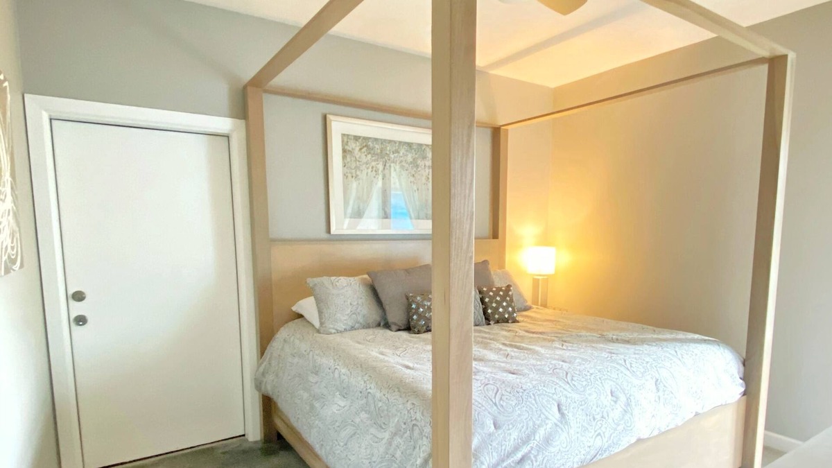 Lincoln Park Villa | Fortunata Winery Villa #5, Elegant Stay for 4