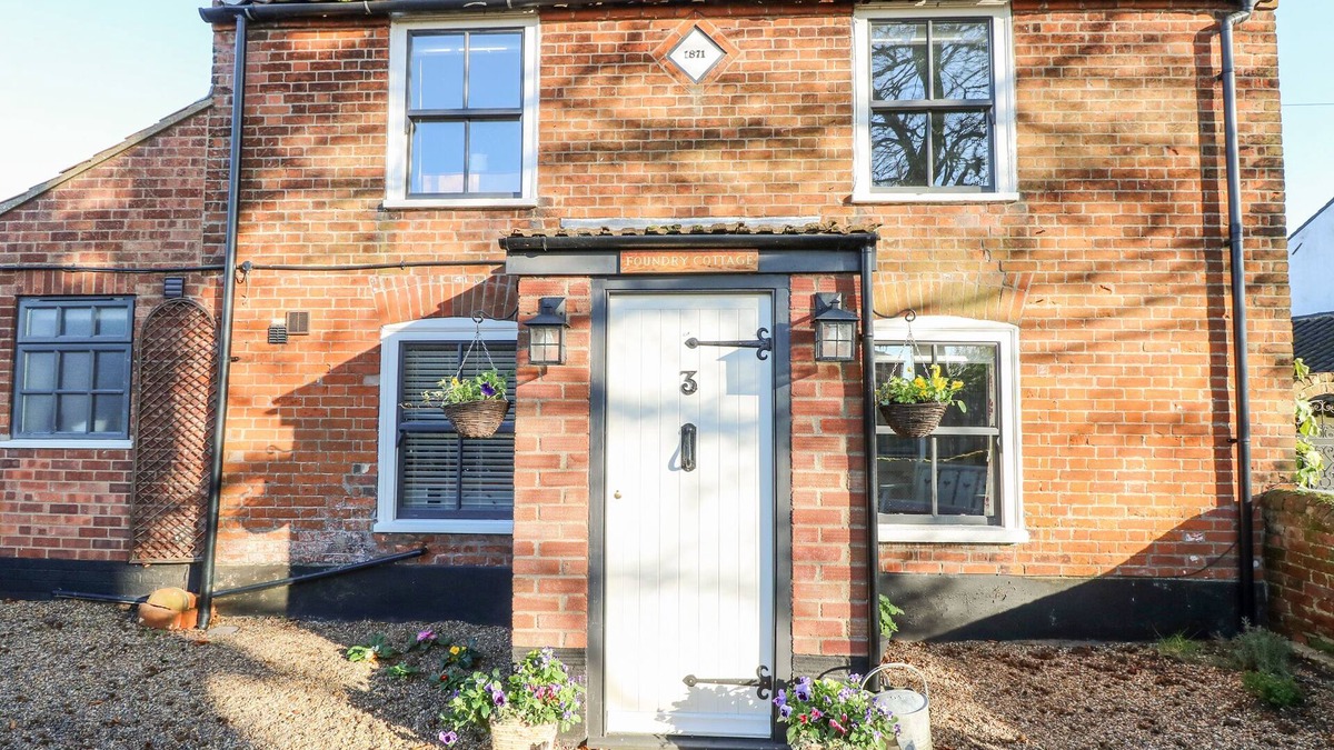 Reedham Cottage | FOUNDRY COTTAGE, pet friendly, country holiday cottage in Reedham