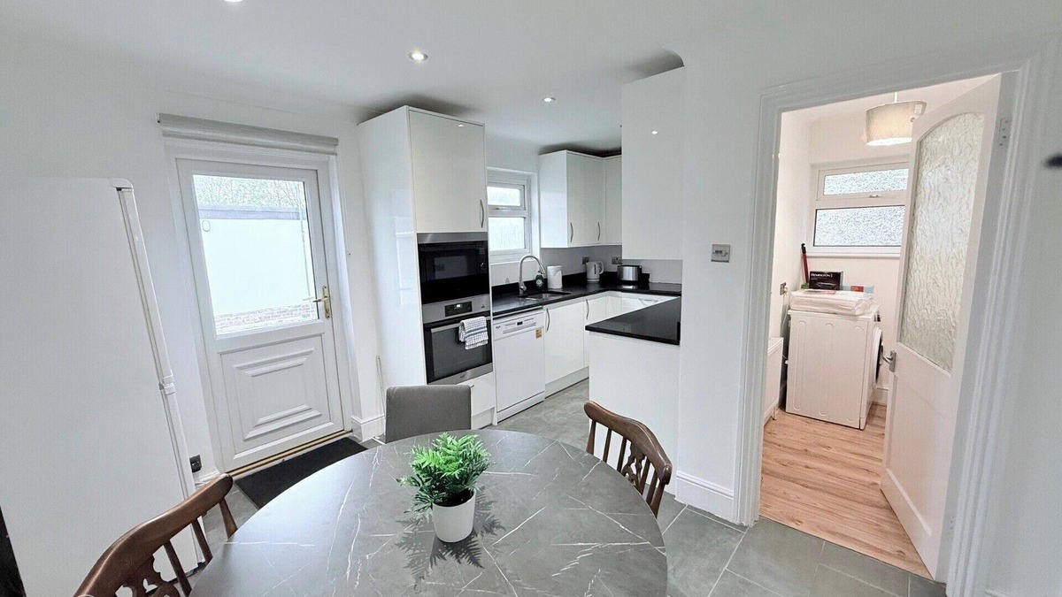 Heath House | Fountain House-Sleeps 5-Central Dagenham-Parking