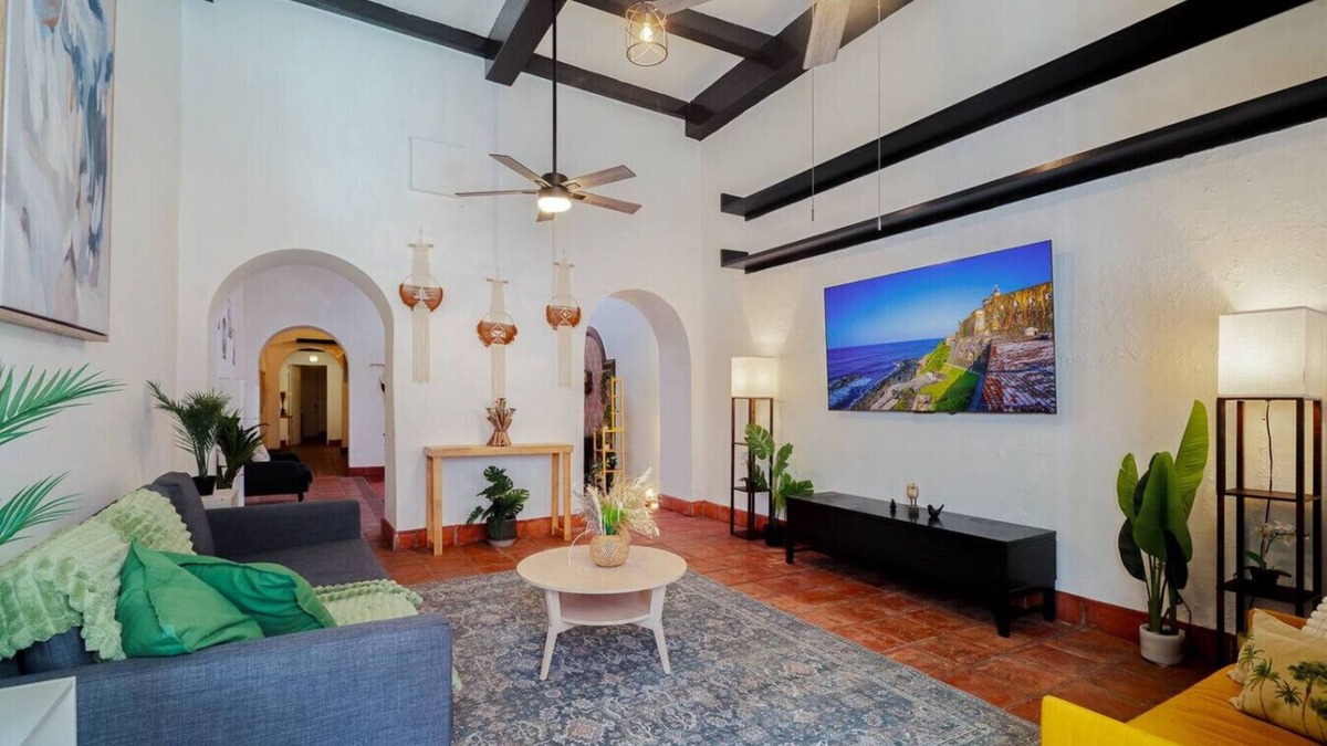 Mercado Villa | Fountain Mansion, Old San Juan Rooftop & Parking