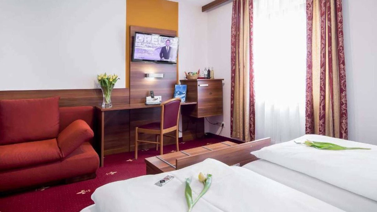 Mitte House | Four-bed room - Hotel Burgschmiet GmbH