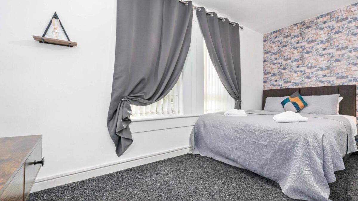 Airdrie Apartment | Four bedroom 1st floor apartment in Airdrie