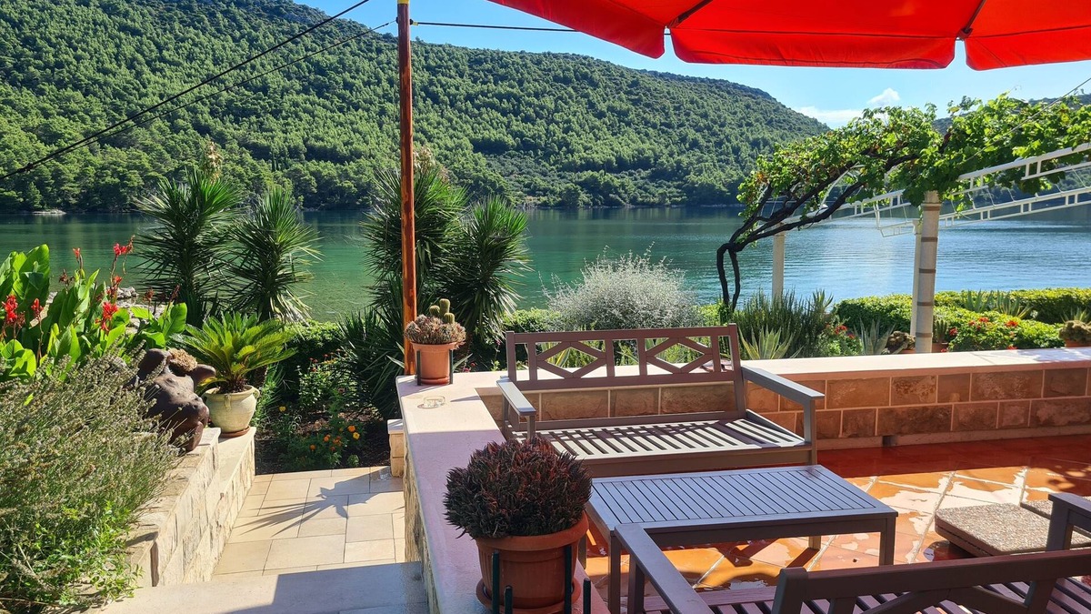 Broce Apartment | Four-bedroom apartment near beach Broce, Pelješac (A-13182-a)