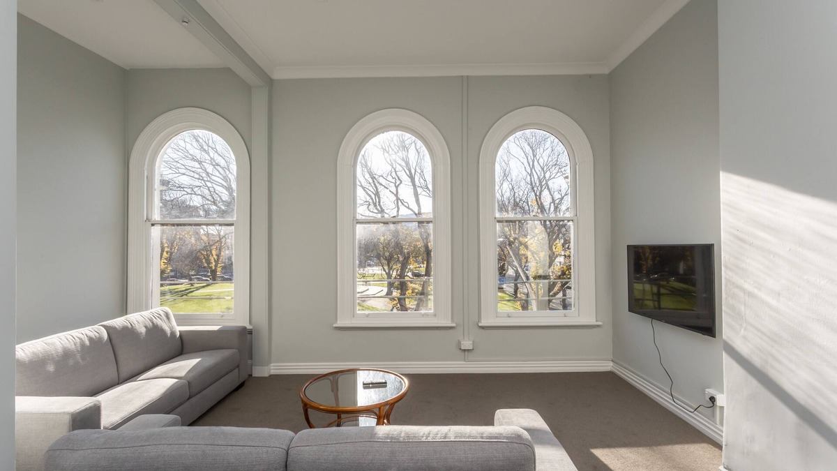 Dunedin City Centre Apartment | Four bedroom apartment over looking queens gardens