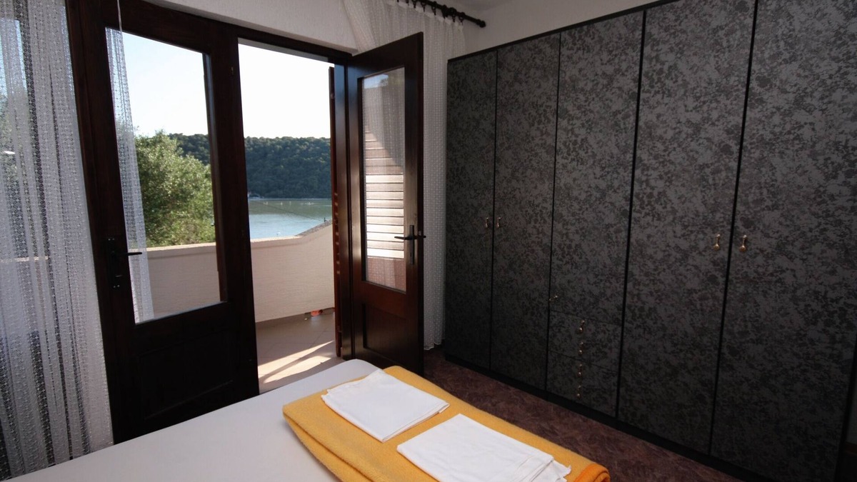 Kampor Apartment | Four-bedroom apartment with terrace and sea view Kampor, Rab (A-5051-b)
