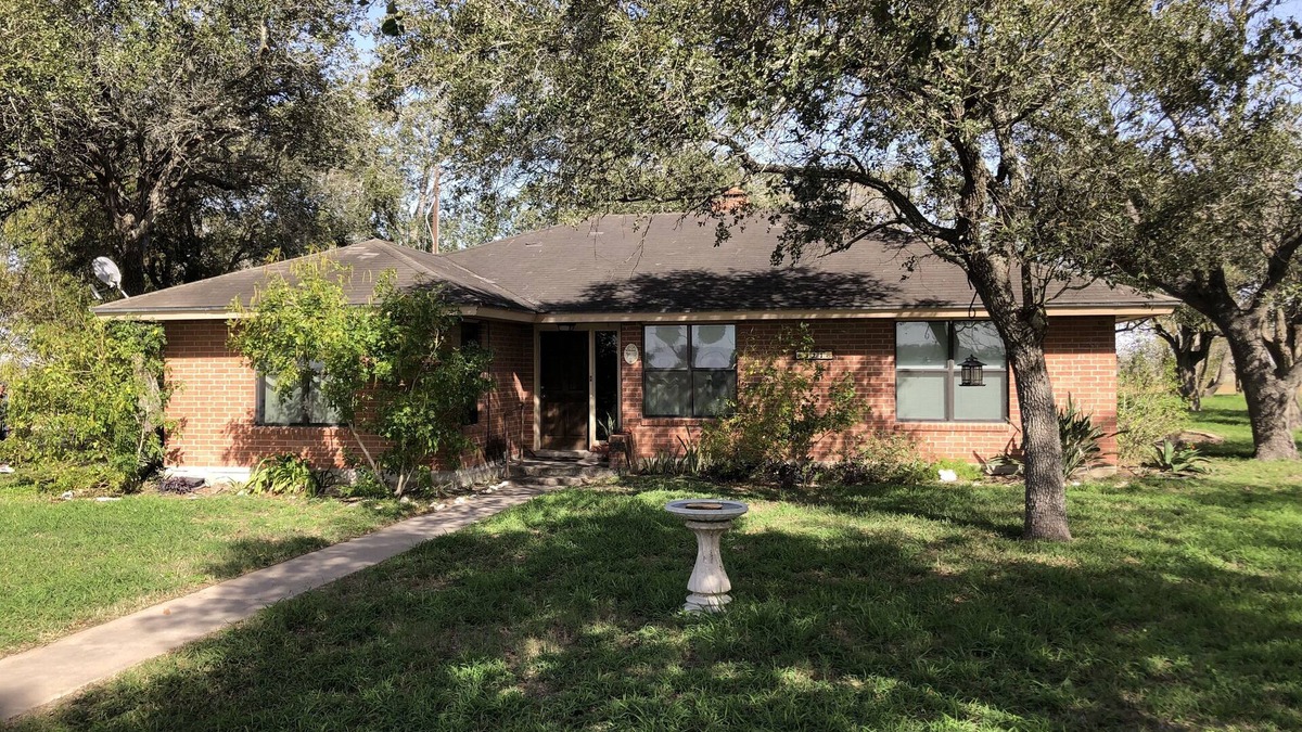 Kingsville House | Four bedroom country home that is Great for Family Reunions or a Quiet Retreat.