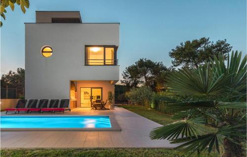 Premantura House | Four-Bedroom Holiday Home In Premantura