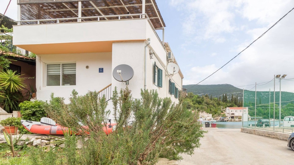 Hodilje House | Four Bedroom Holiday Home with Sea View