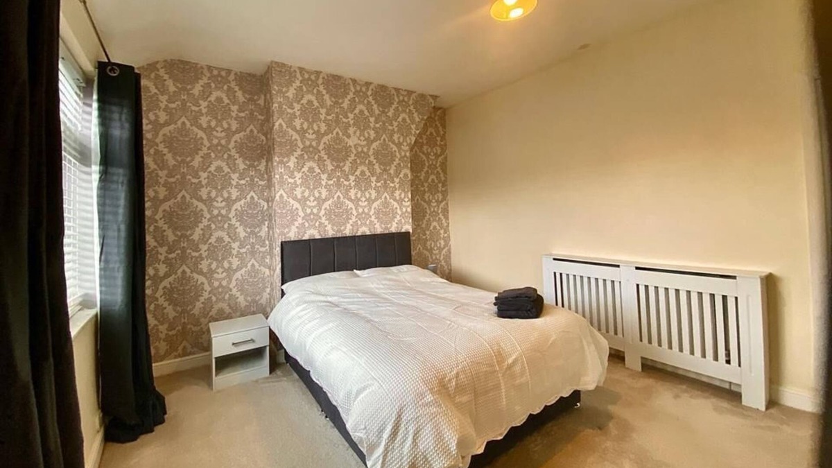 Ellesmere Port House | Four bedroom house - Ideal for contractors
