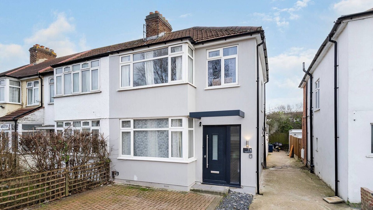 Brent Cross House | Four Bedroom house walking distance to mall