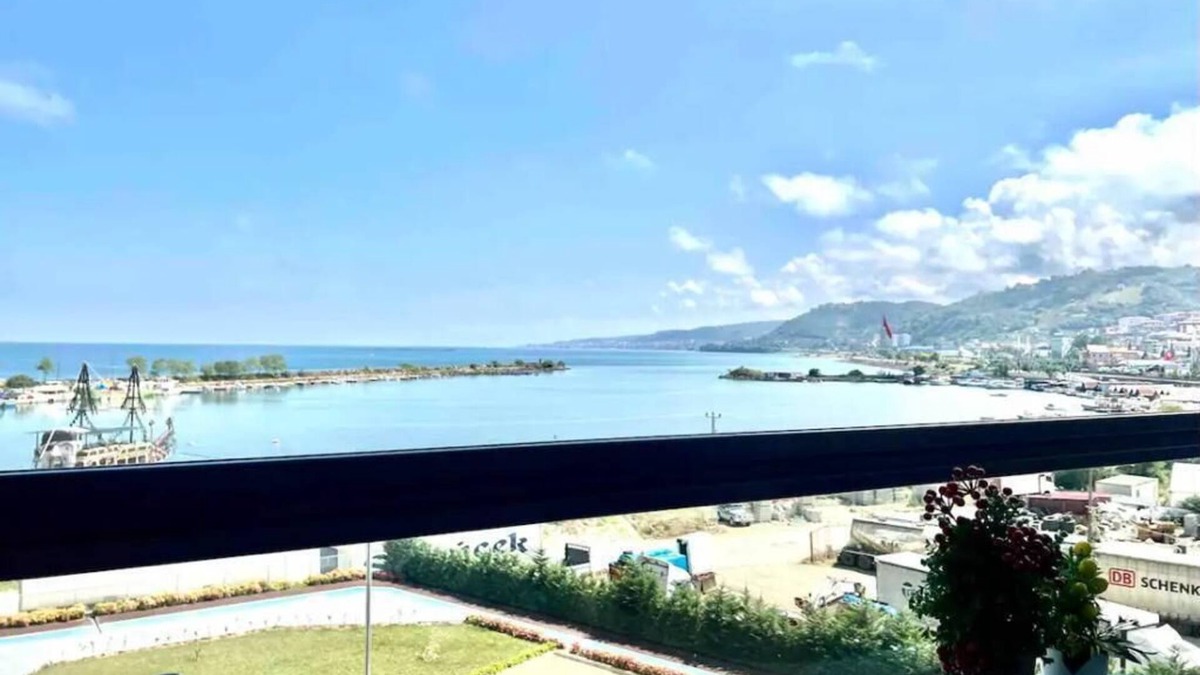 Yomra Apartment | Four Bedrooms Romantic Retreat With Beach sea View and Near Trabzon Airport