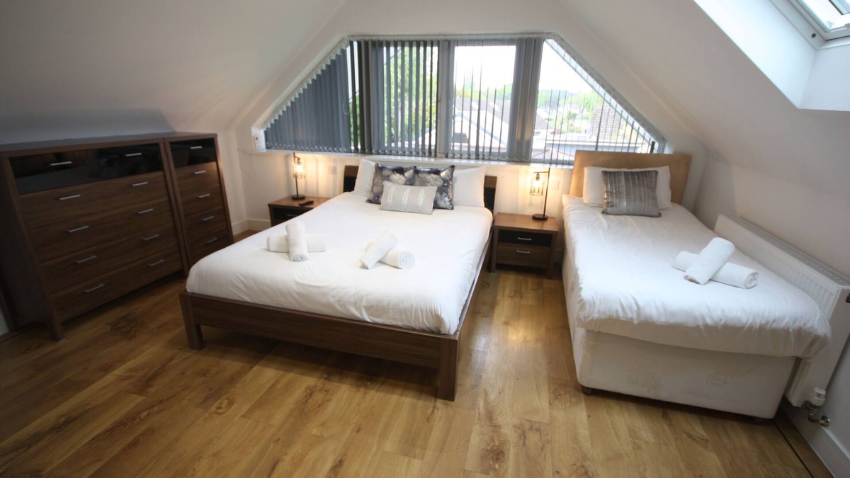 Ferndown House | Four Corners Holiday Home with Hot Tub & Sauna