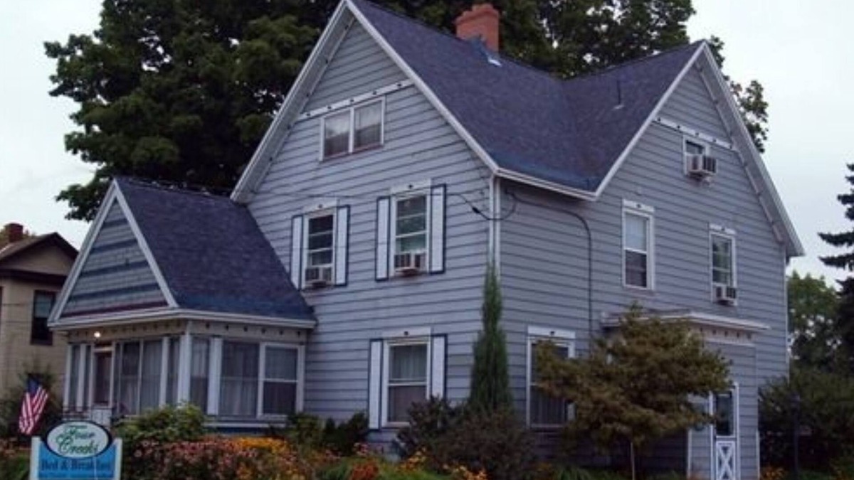 Girard Bed & Breakfast | Four Creeks Bed & Breakfast