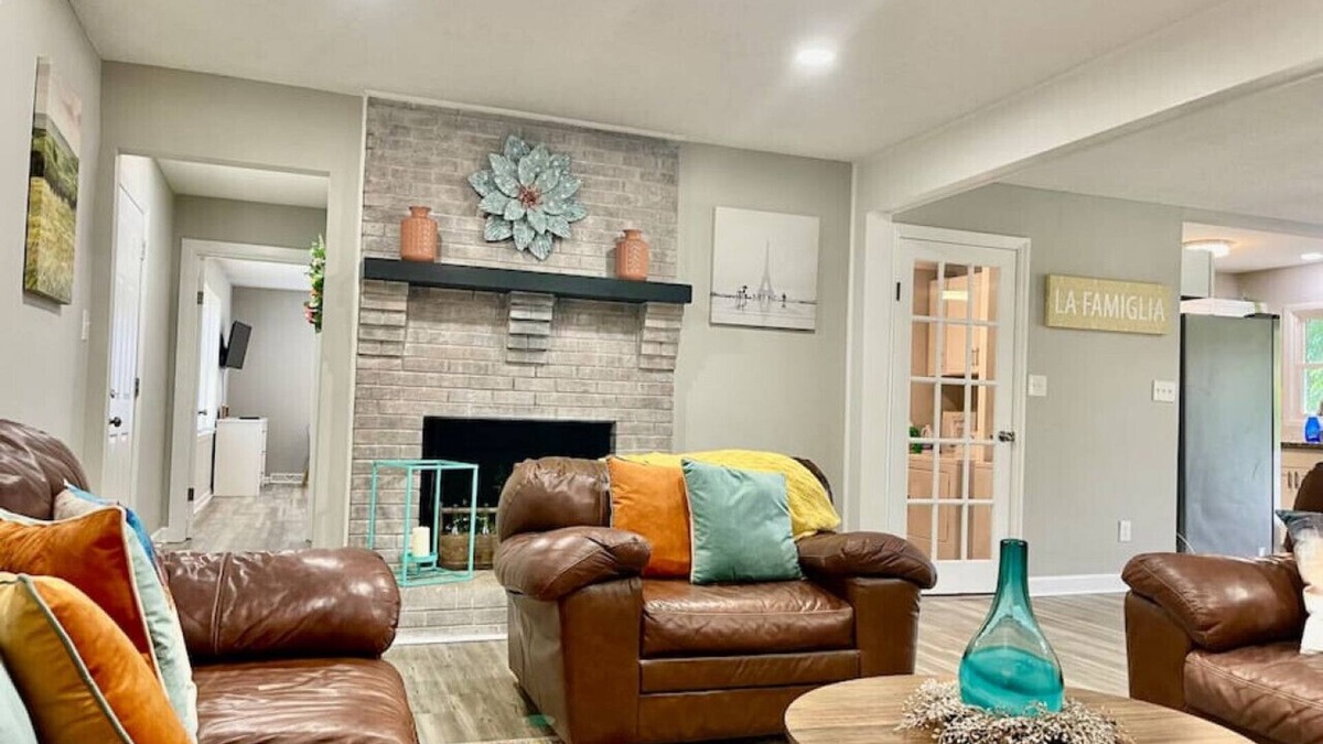 Greensboro House | Four Farms · Specious 3 bedroom home with vibrant outdoor