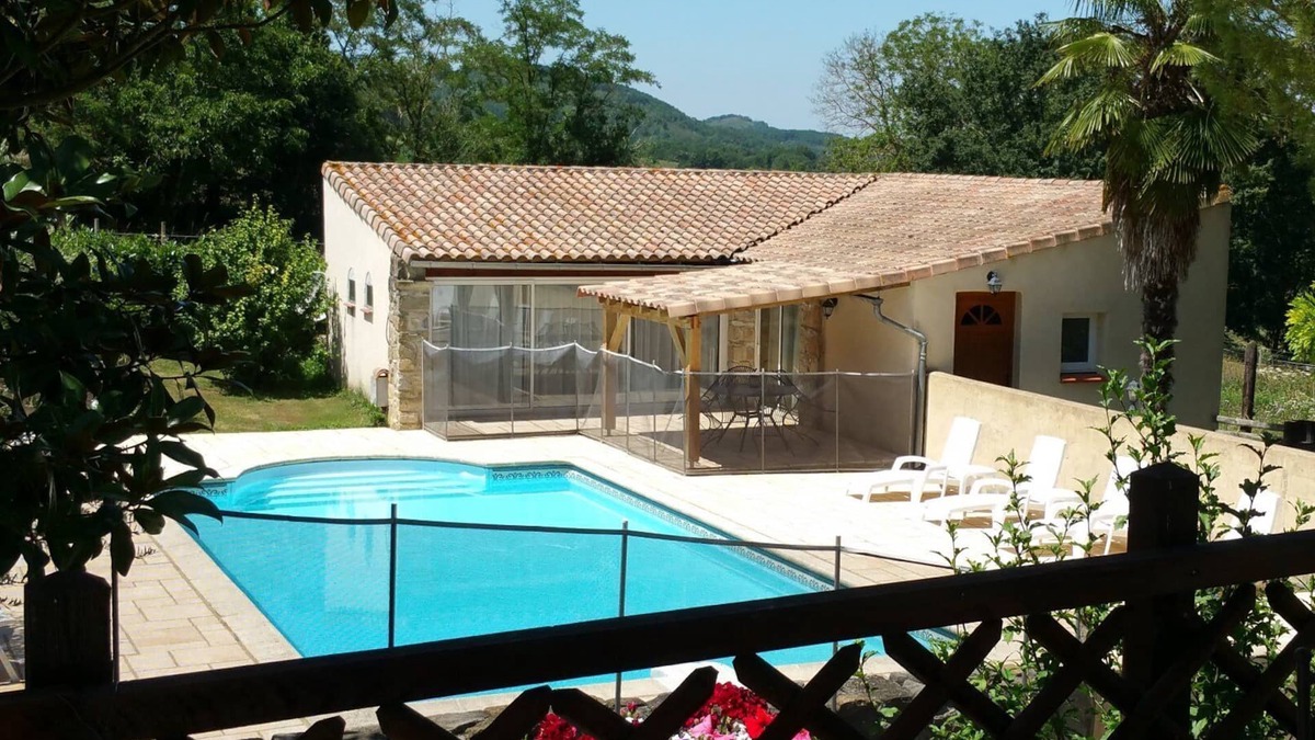 Limbrassac Cottage | Four independent cottages in an old farmhouse with swimming pool - "Loire"