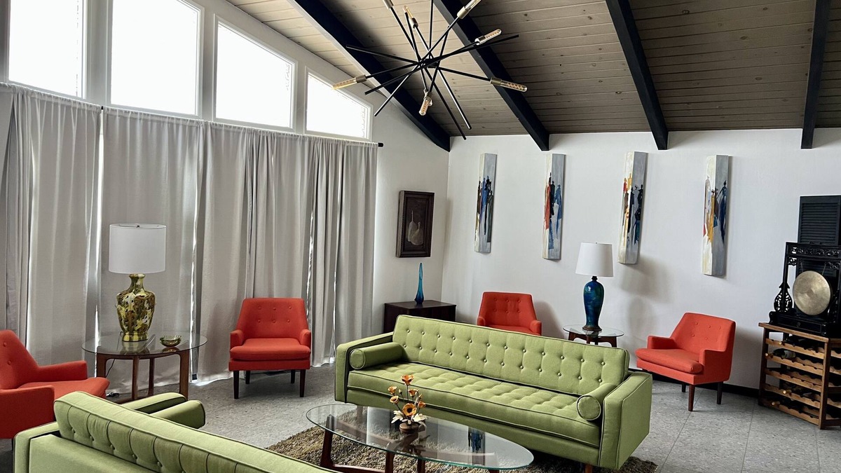 Sunset House | Four king size bedrooms with 5 bathrooms and a pool with a view of Mt. Shasta