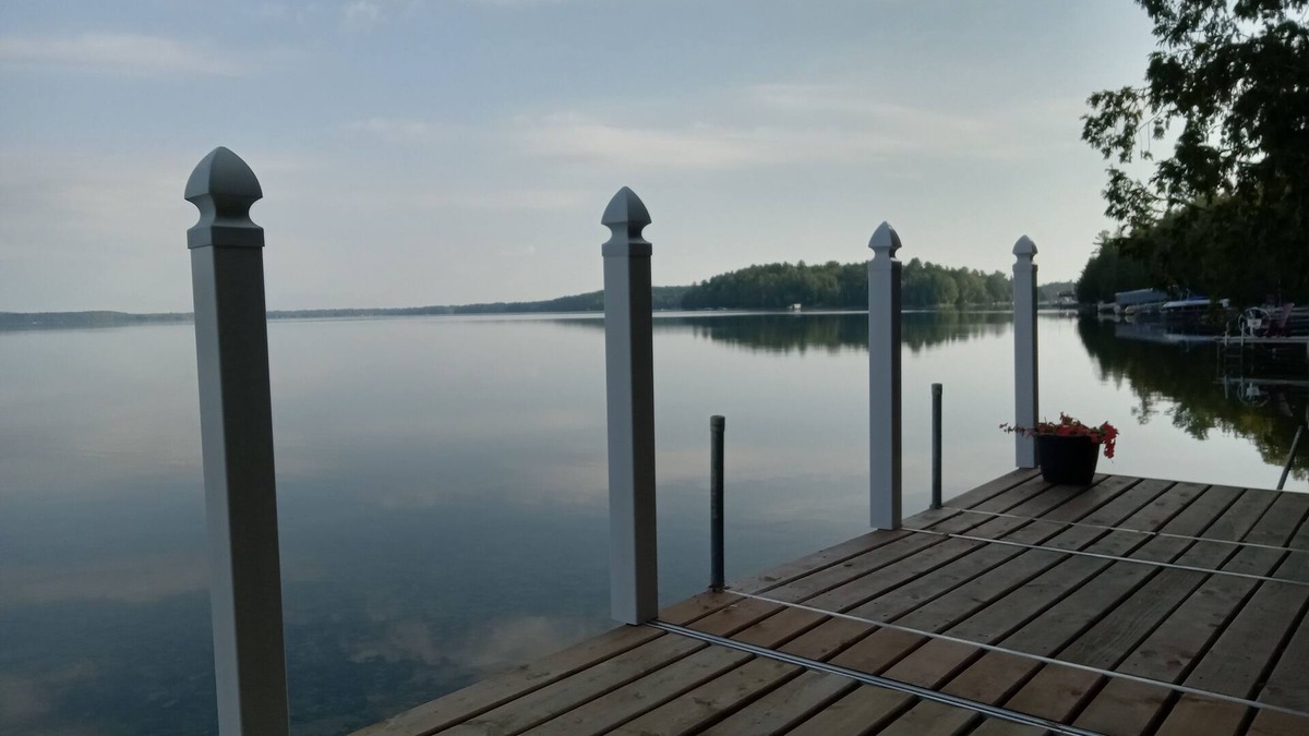 Burnt River Cottage | Four Mile Lake 5 Bedroom cottage,100 feet of private shoreline, 4 decks, TV room