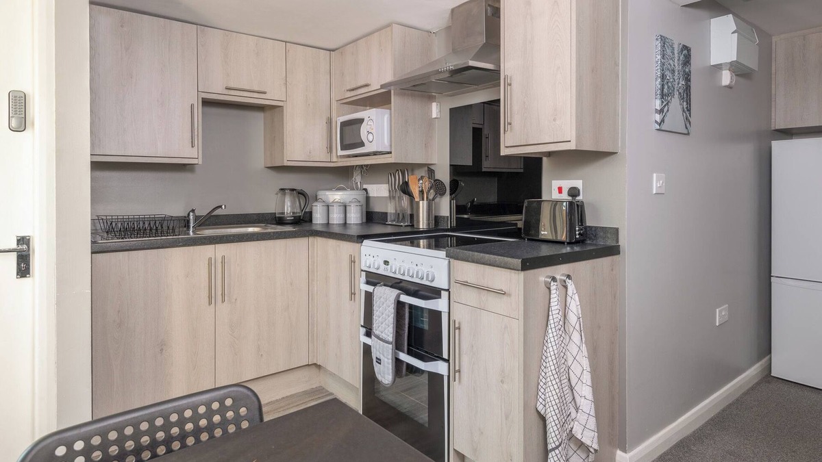 Carlisle Apartment | Four Oaks Apartment | 4 Guests | Garden | Hot Tub