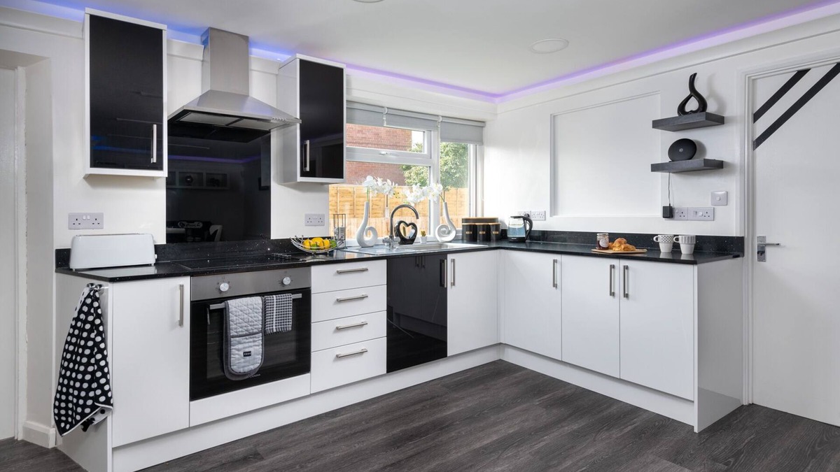 Carlisle House | Four Oaks House | 6-16 | Hot Tub | Big Games Room